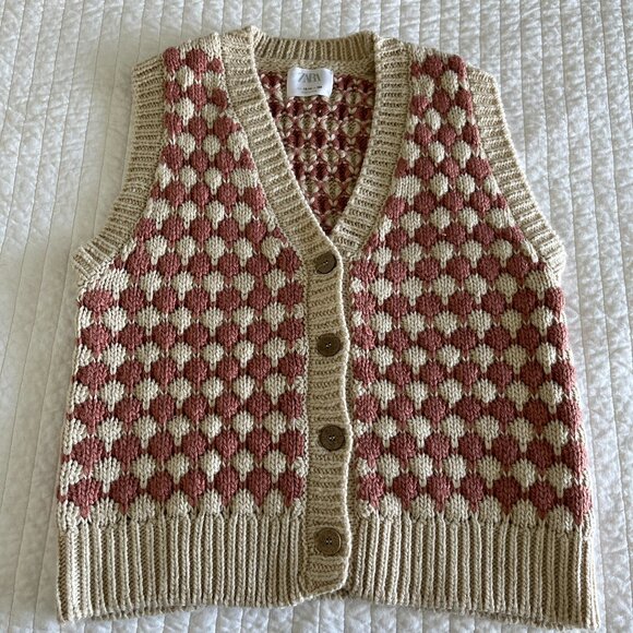 NWOT Pink/Beige Argyle Knitted Vest - Picture 2 of 5
